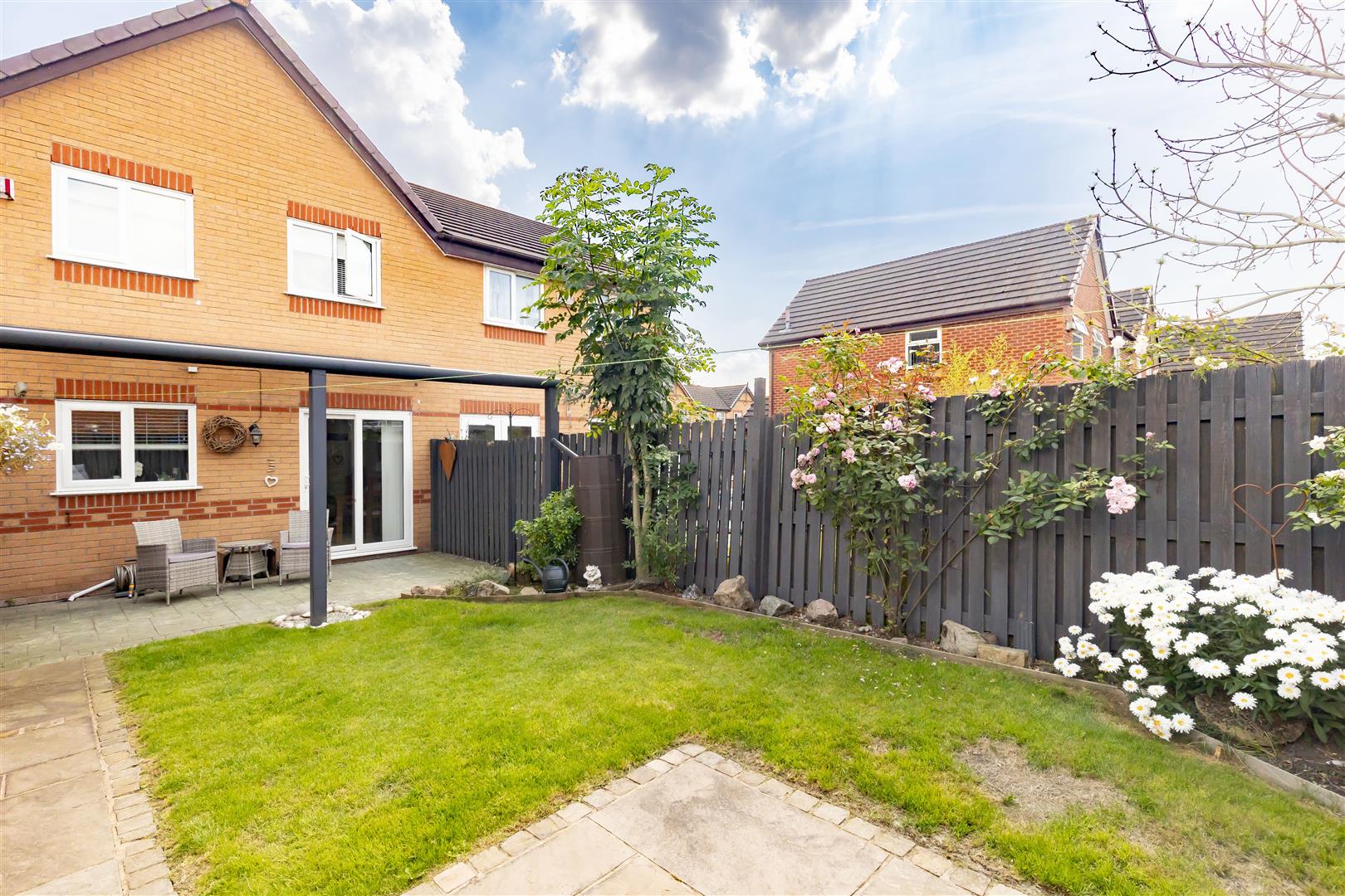 3 bed property in Skipton Close, Preston